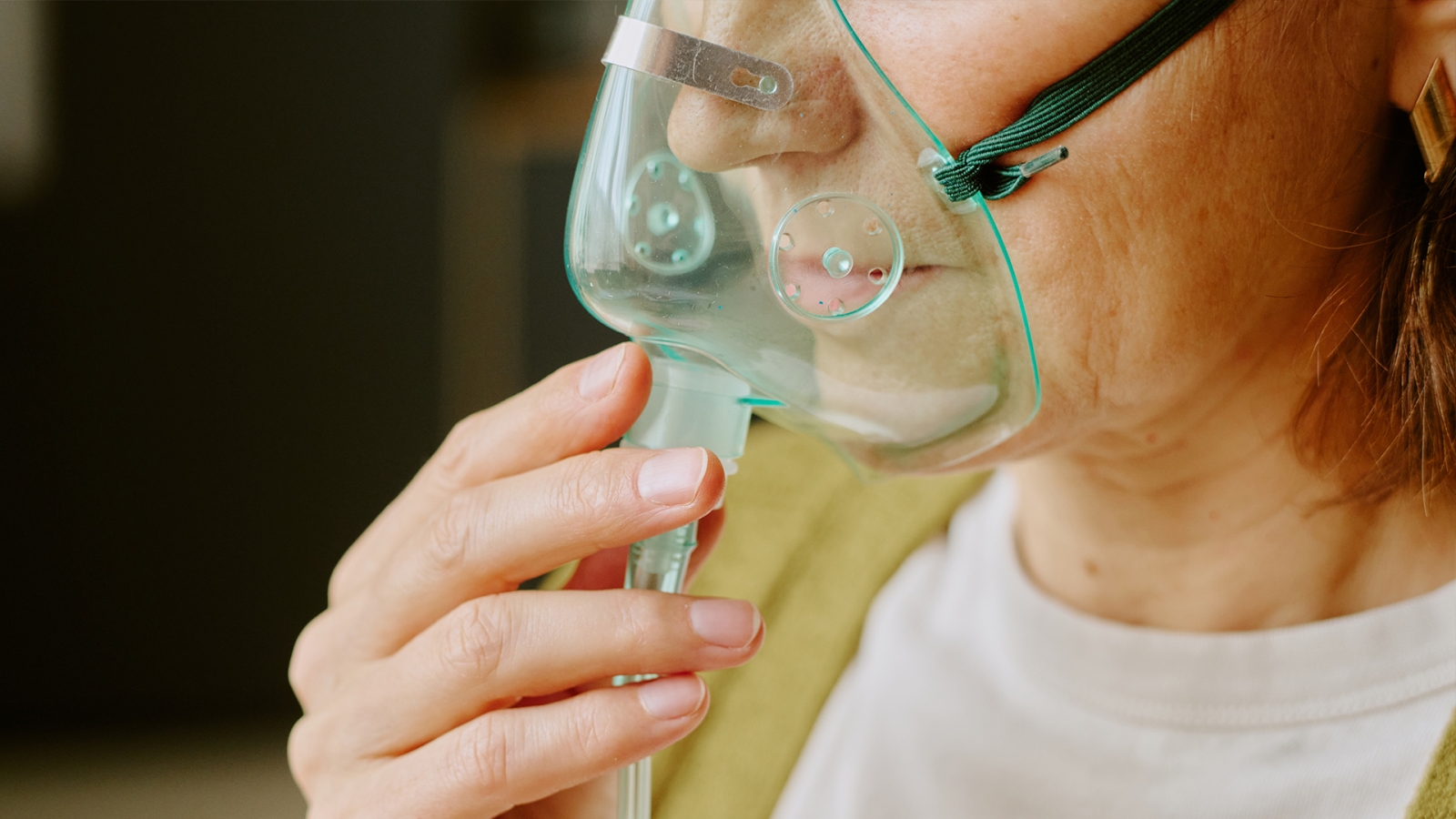 Person using a respiratory mask